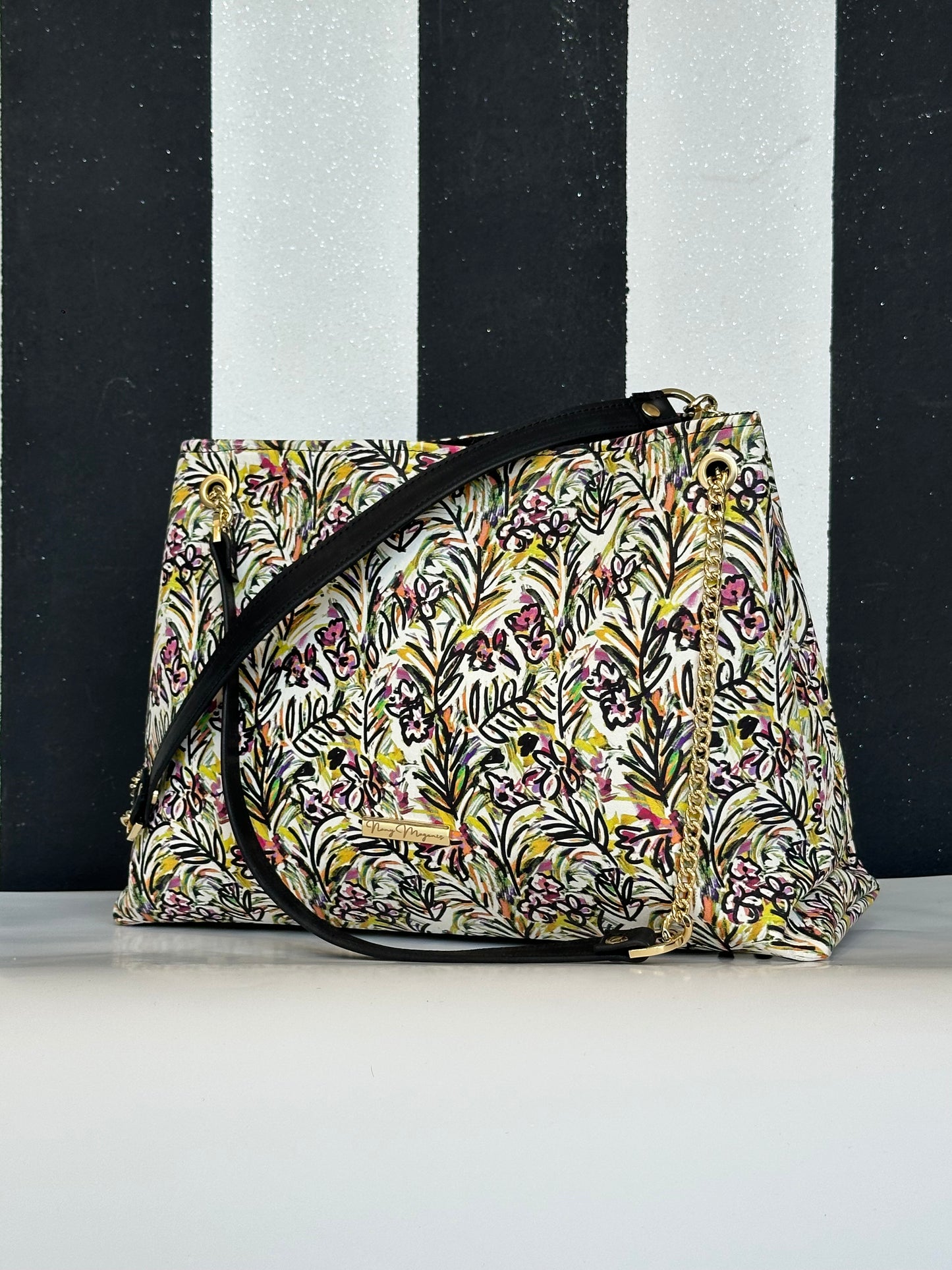 Borsa artigianale a spalla e tracolla in vera pelle con fantasia floreale. Modello Ismi di Nany Magenis