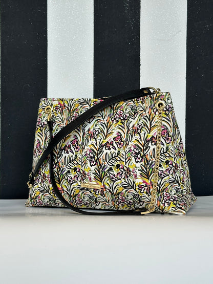 Borsa artigianale a spalla e tracolla in vera pelle con fantasia floreale. Modello Ismi di Nany Magenis