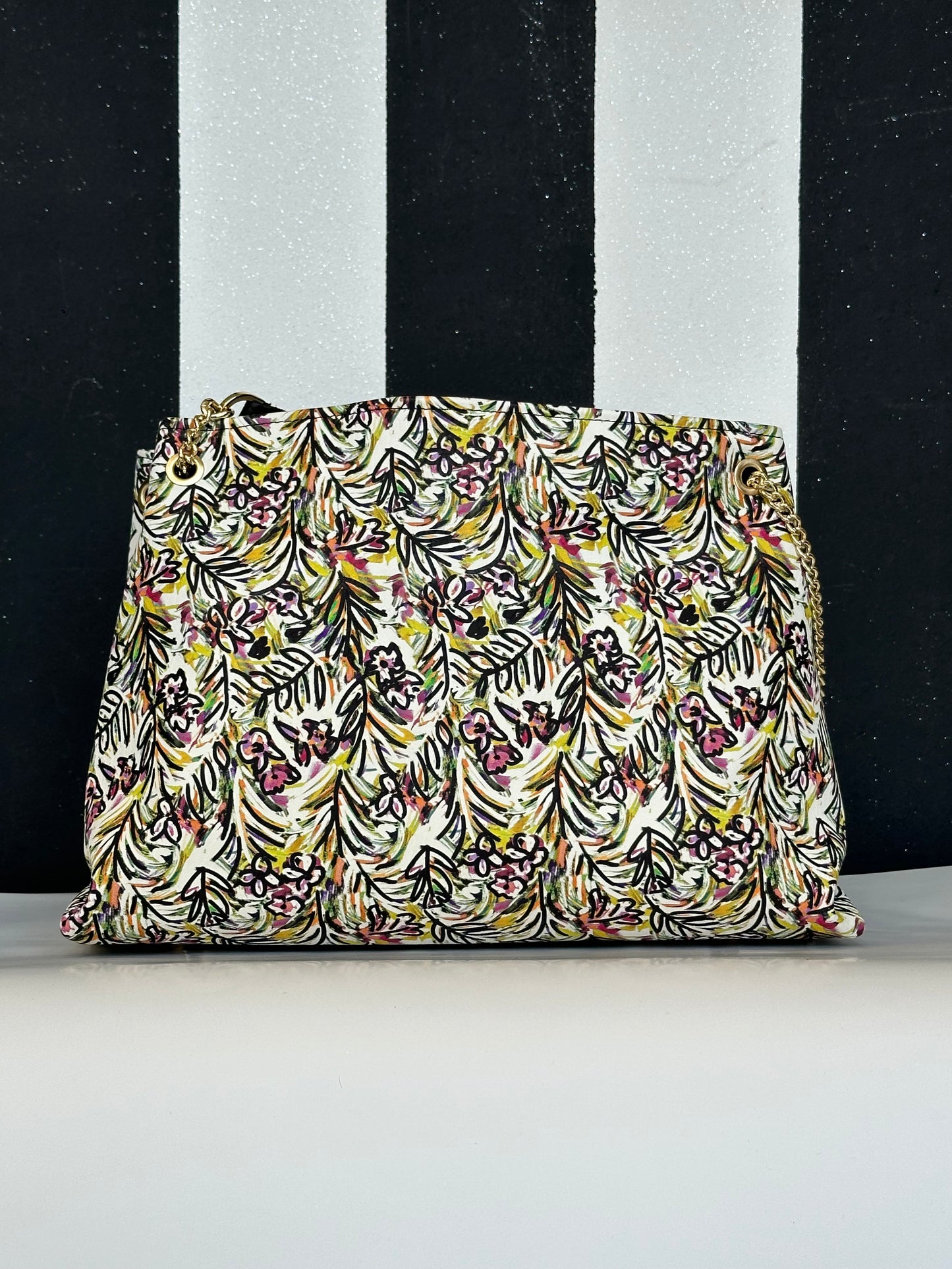 Borsa artigianale a spalla e tracolla in vera pelle con fantasia floreale. Modello Ismi di Nany Magenis