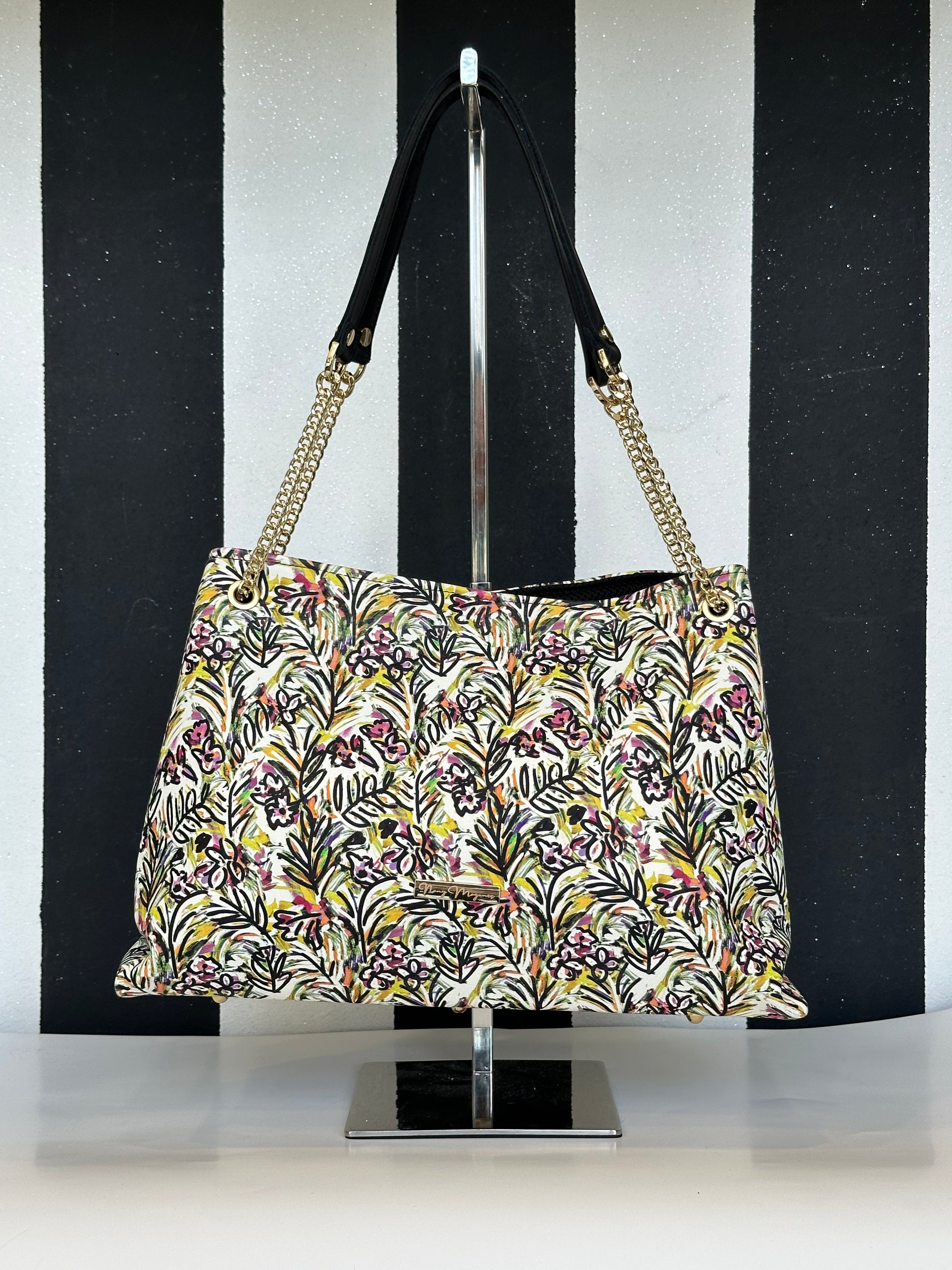 Borsa artigianale a spalla e tracolla in vera pelle con fantasia floreale. Modello Ismi di Nany Magenis