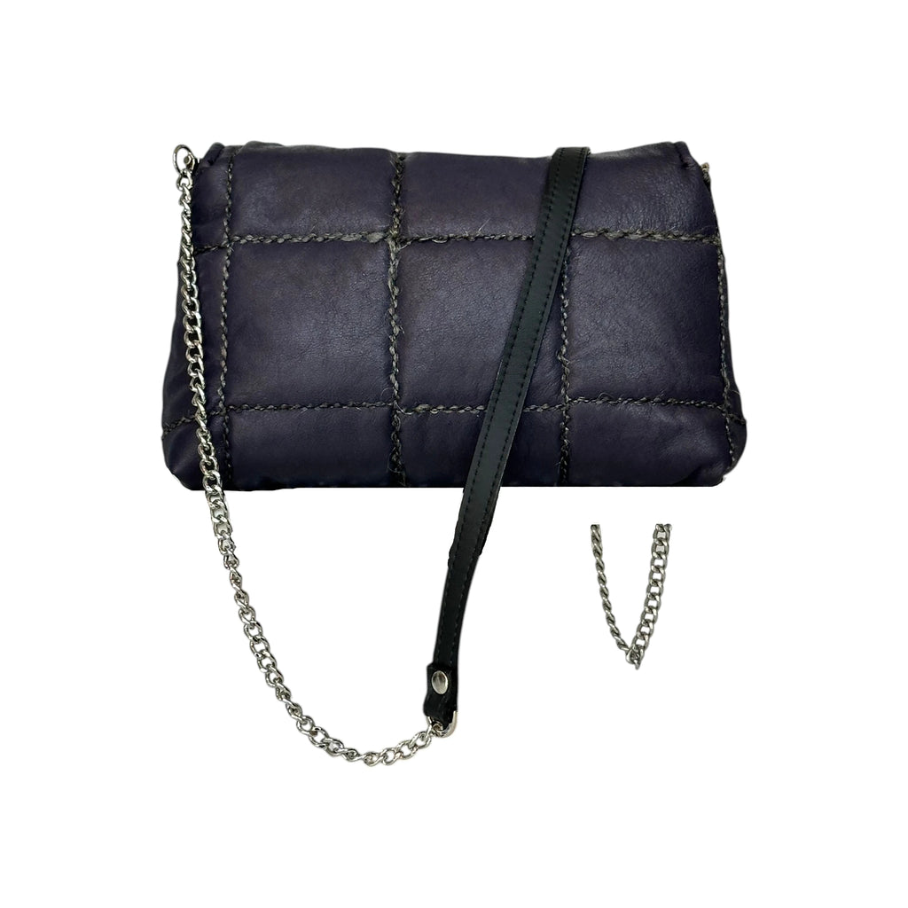 Borsa Artigianale Amada in pelle trapuntata blu scuro con catena regolabile di Nany Magenis