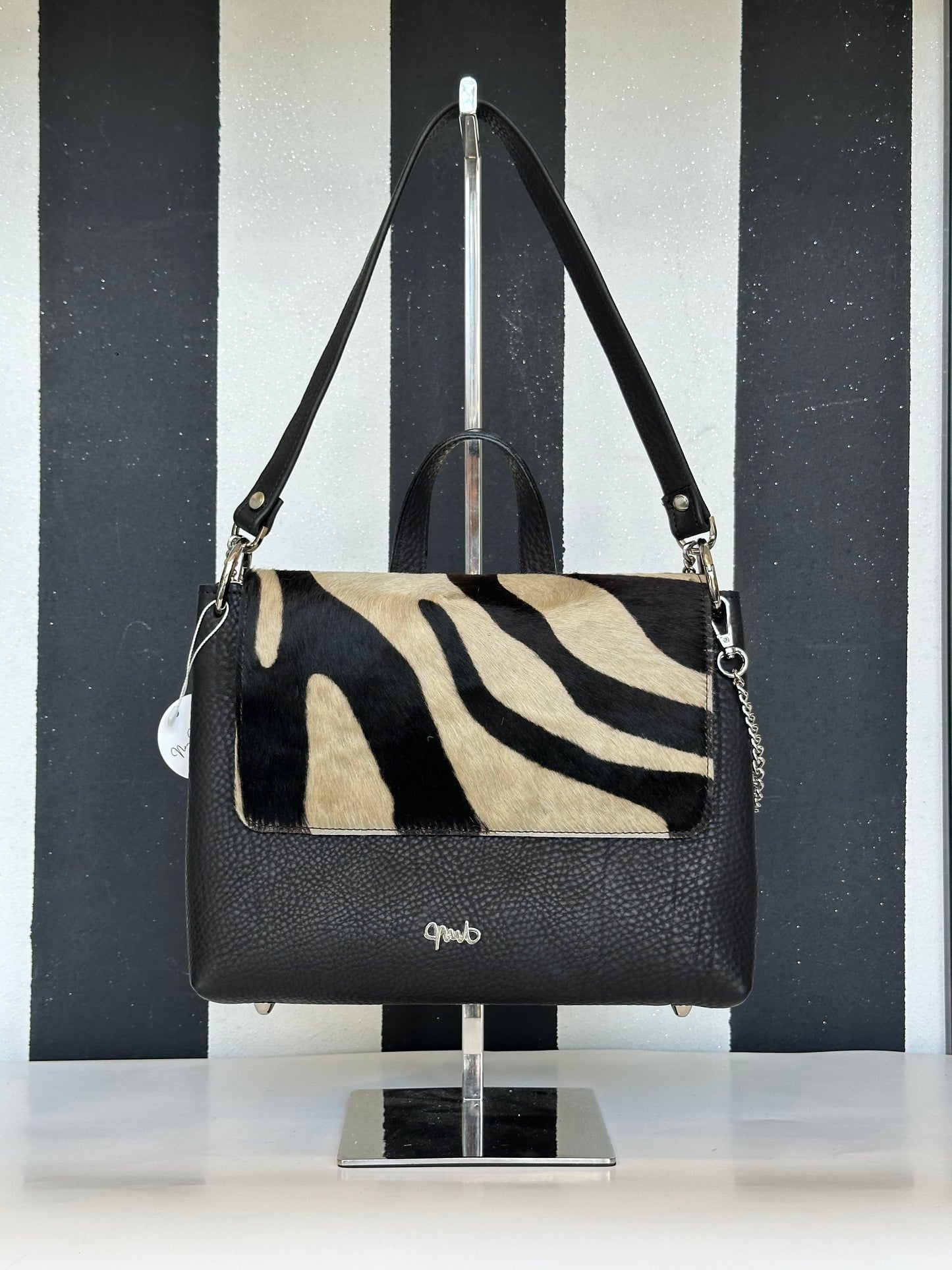 Borsa artigianale a spalla, a tracolla ed a mano in vera pelle con fantasia animalier zebrata. Modello Barbara di Nany Magenis