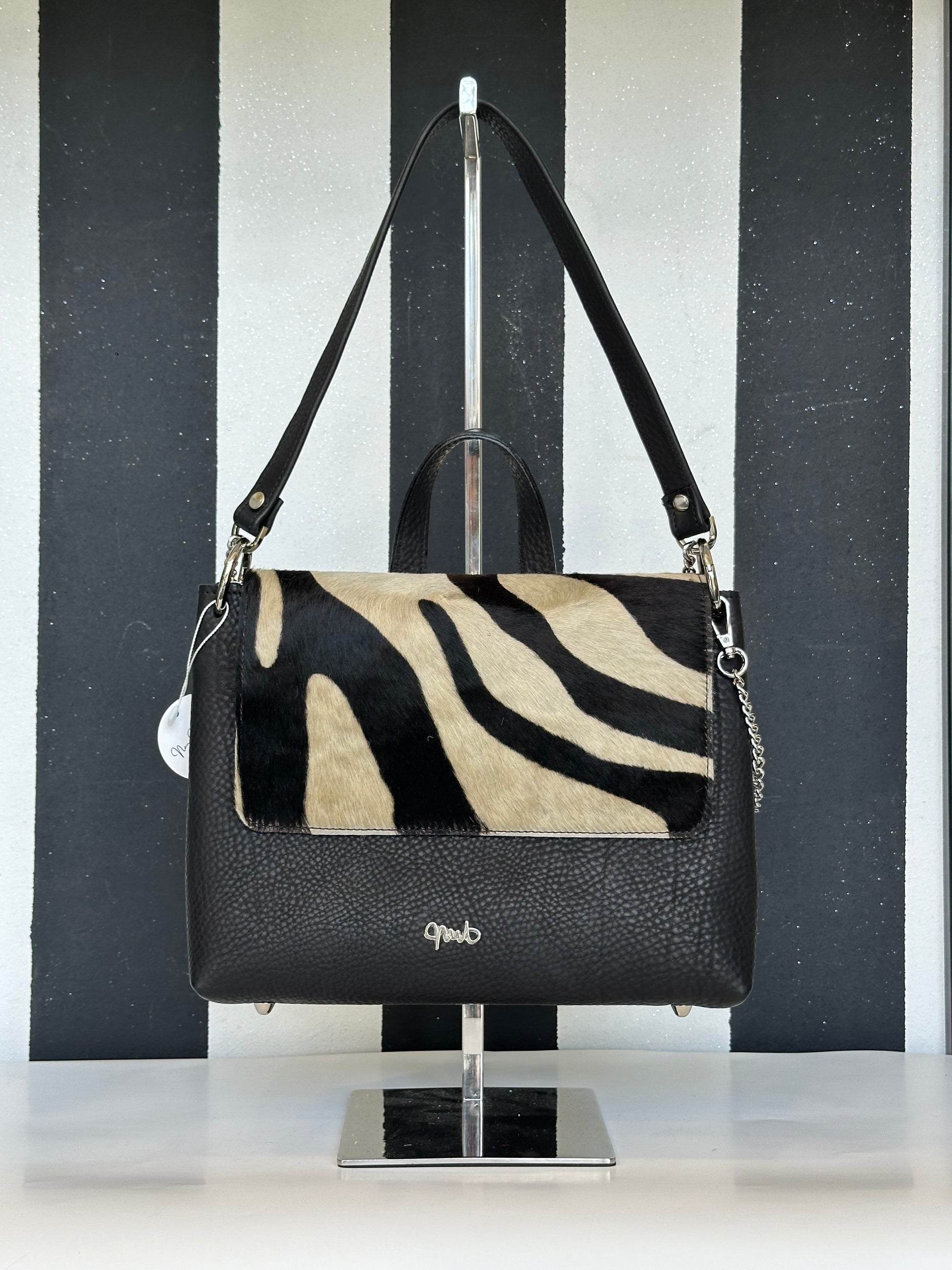 Borsa artigianale a spalla, a tracolla ed a mano in vera pelle con fantasia animalier zebrata. Modello Barbara di Nany Magenis