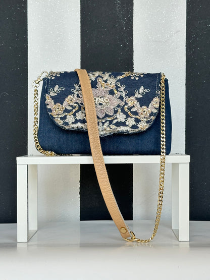 Borsa artigianale a spalla e tracolla in tessuto jeans con fantasia floreale. Modello Amada di Nany Magenis