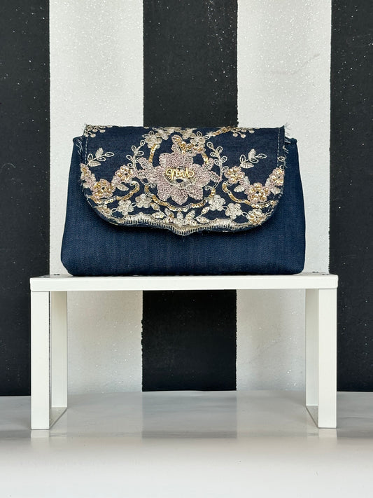 Borsa artigianale a spalla e tracolla in tessuto jeans con fantasia floreale. Modello Amada di Nany Magenis