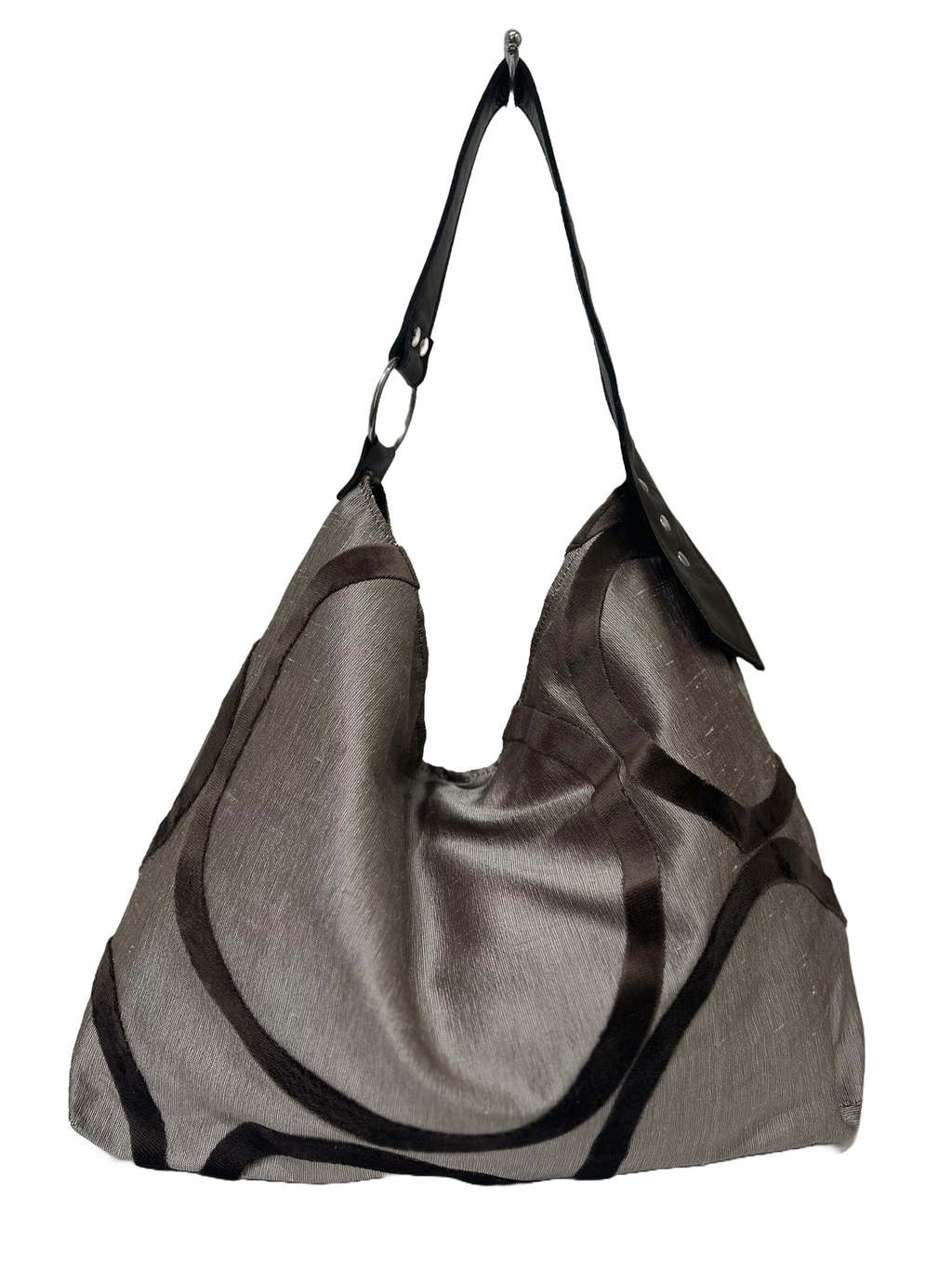Borsa artigianale a spalla in tessuto con fantasia geometrica e di grigio. Modello Sacca di Nany Magenis